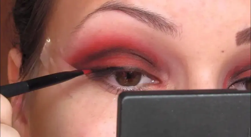 Teufel Make-up Anleitung: Vom Einsteiger zum Dämon